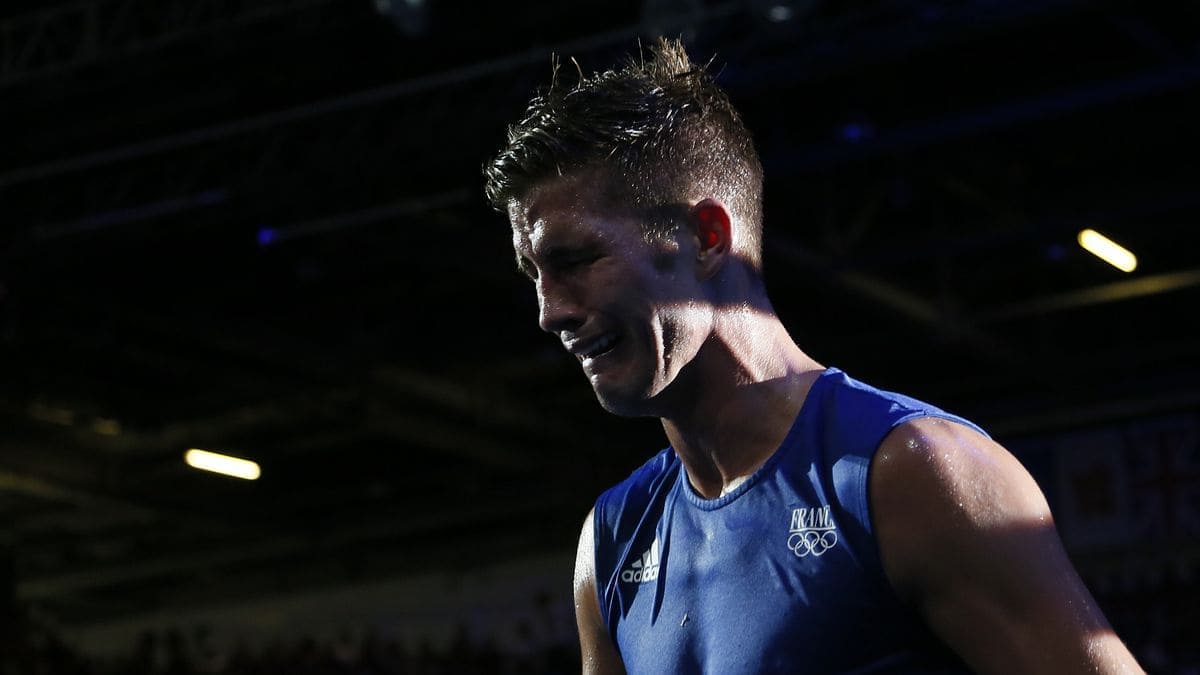 Alexis Vastine quittant le ring en pleurs lors des JO de Londres 2012